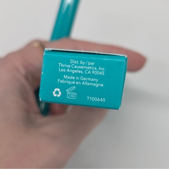 Thrive Infinity Waterproof Eyeshadow Stick - Nikki Blush Gold Shimmer NEW - Picture 10 of 10